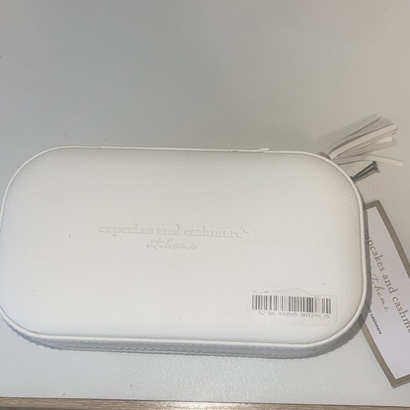 Cupcakes and cashmere at home travel jewelry box - Picture 7 of 7